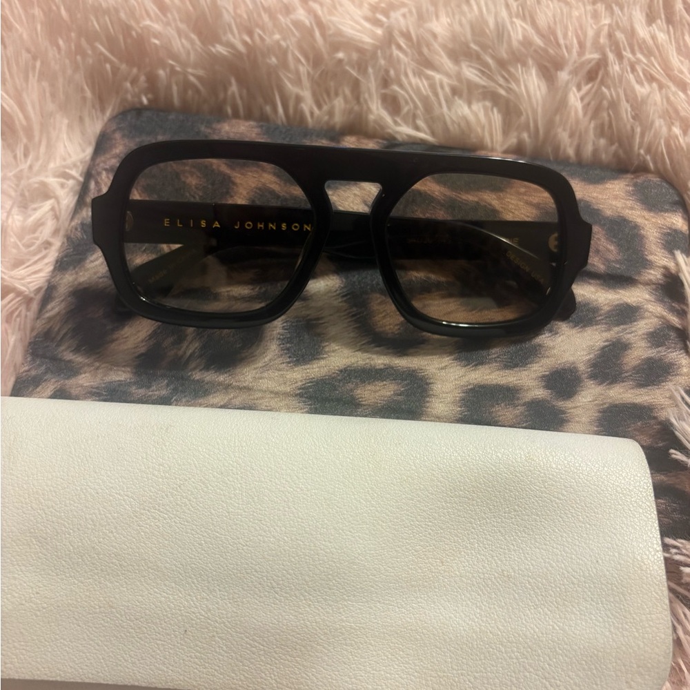 Elisa Johnson Jane in Gloss Black Sunglasses